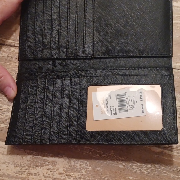 NWT Michael Kors black saffiano leather large jet set bifold travel wallet $278 - Picture 4 of 7